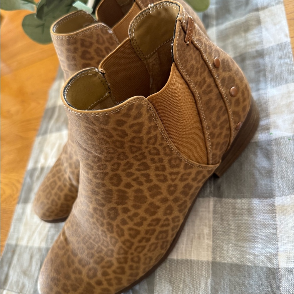 Roxy Size 9 Leopard Booties - Picture 2 of 3